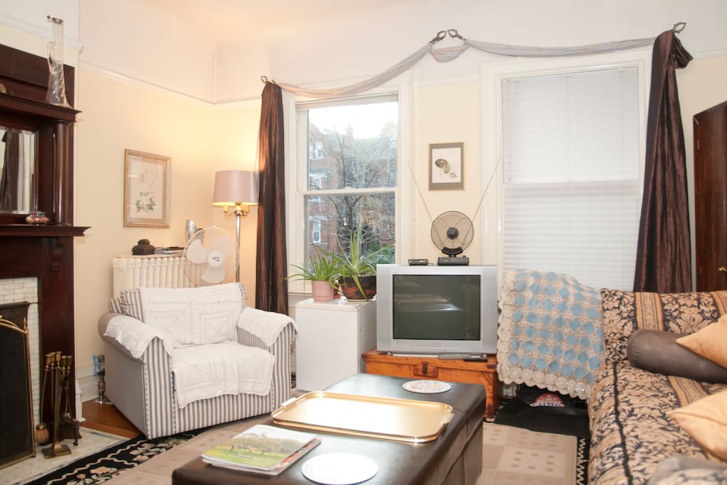 Fridge, microwave, toaster and TV is all part of the Bed sitting room.
