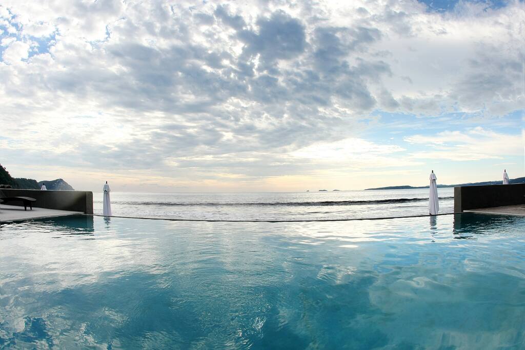 Beachfront Infinity Pool