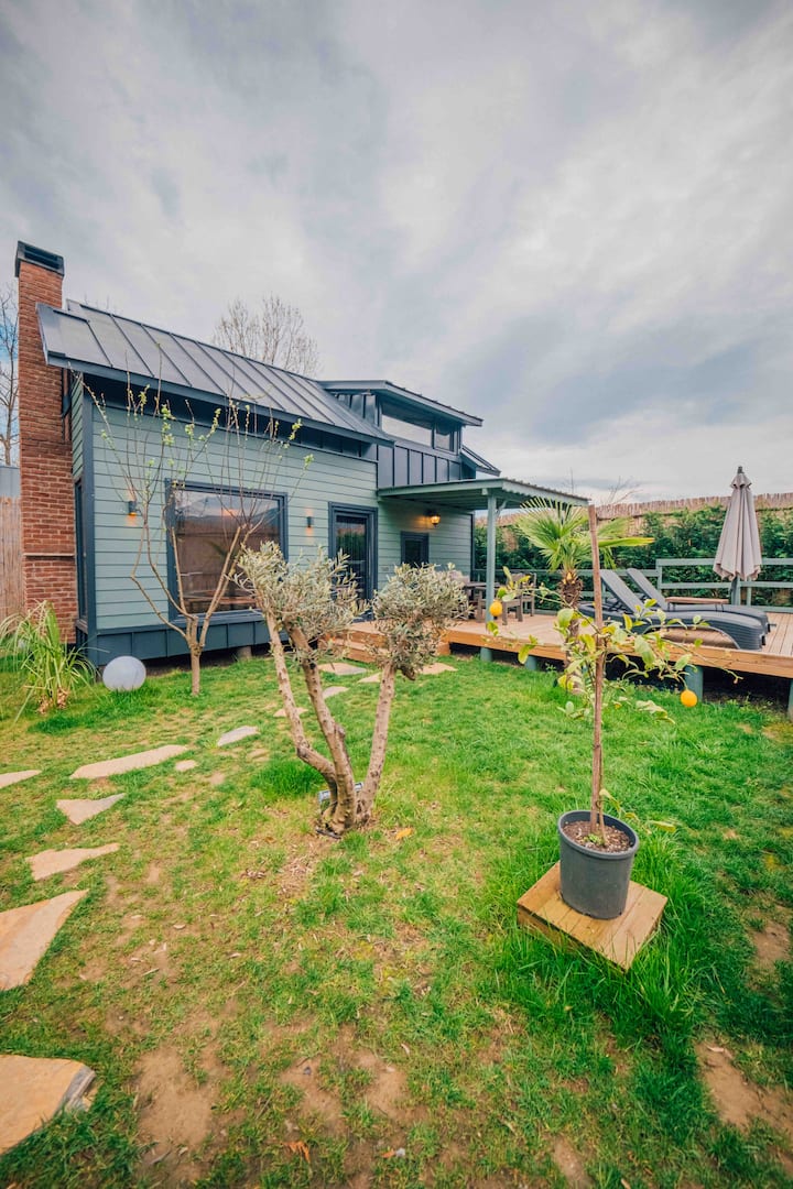 Shared exterior image 4