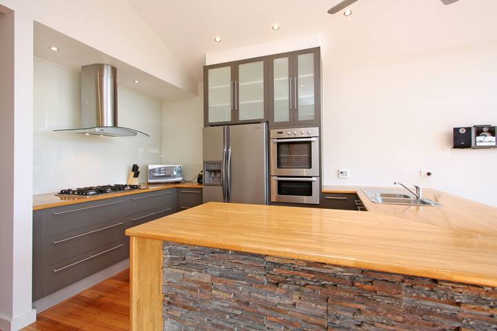 Seaside Getaway Dromana – Perfect for Families gallery image 2