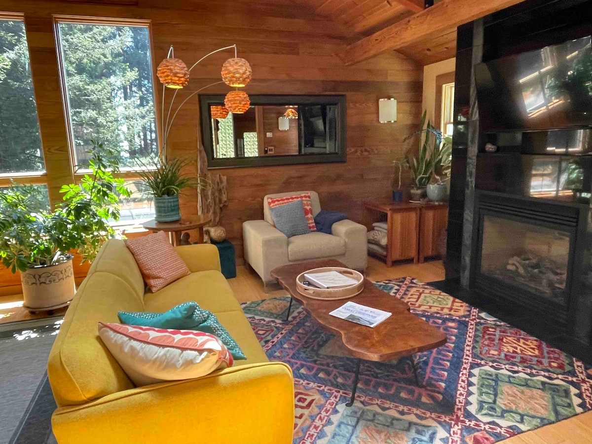 Top performing Airbnb: Adorable cottage w/ ocean view, redwoods & hot tub in California