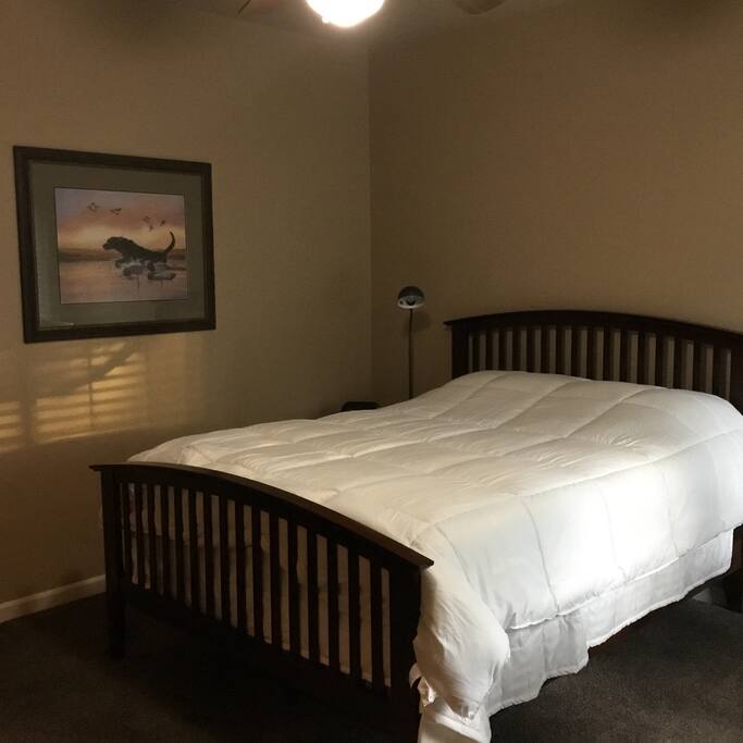 Queen bed, private 3/4 bathroom.