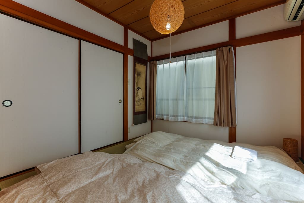Traditional tatami room: Right window to the East direction that means great sun shine in the morning