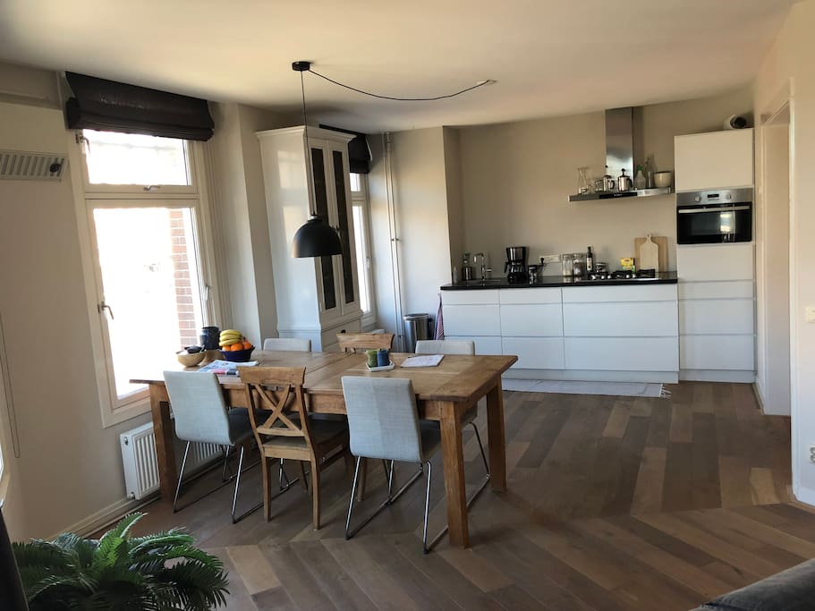 Kitchen and dinertable