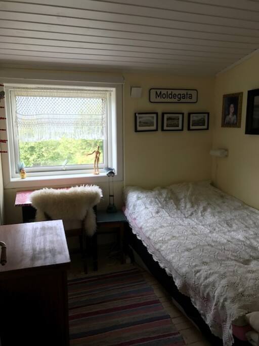 The bed room