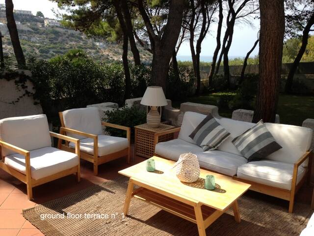 Peschici beautiful villa on the beach gallery image 3