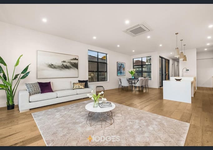 Luxurious guestroom with ensuite and walk in robe