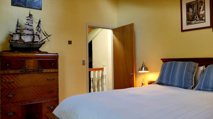 Rybárska miestnosť s manželskou posteľou Queen