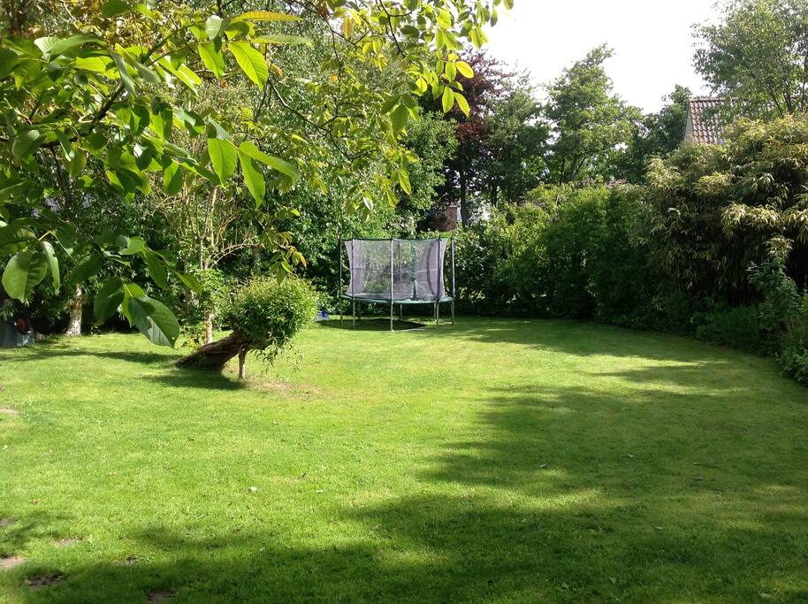 Tuin/op andere plek in tuin zitje gasten