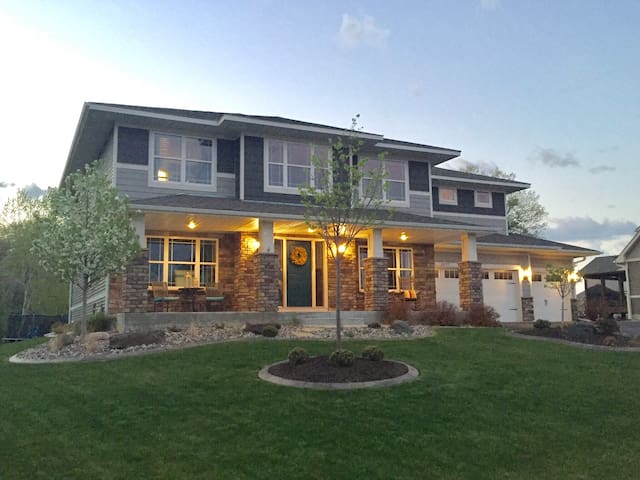 Large single family home great for entertaining!