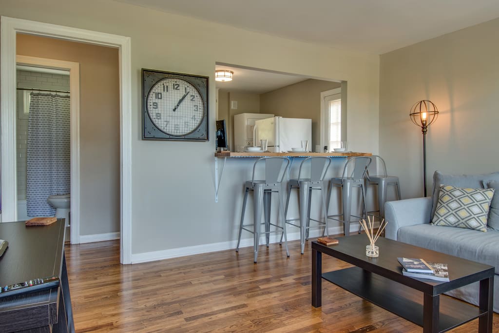 Breakfast bar with room for up to 4 people.