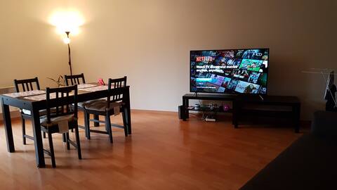 Privateroom near center, Parking+Backyard