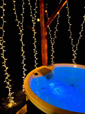 Brand New Luxury Home W/8Beds, Hot-tub, Pool Table gallery image 3