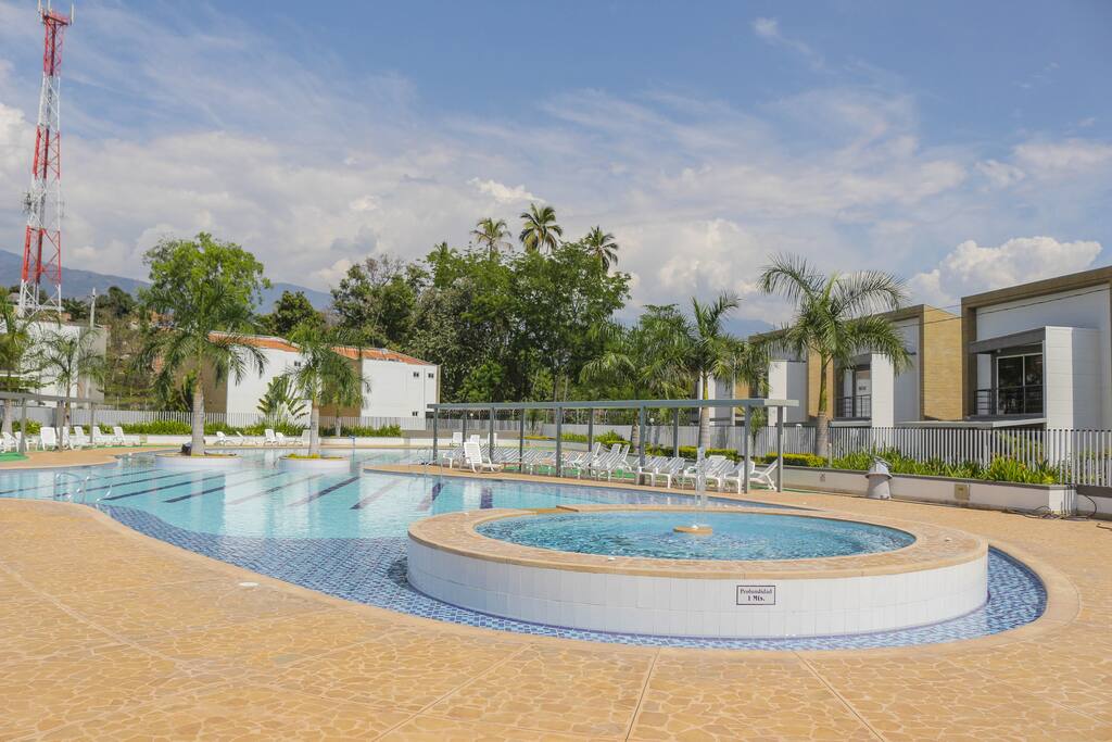 Piscina 2 Adulto y Jacuzzi
