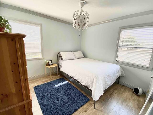 Cozy Blue Room in West Sacramento