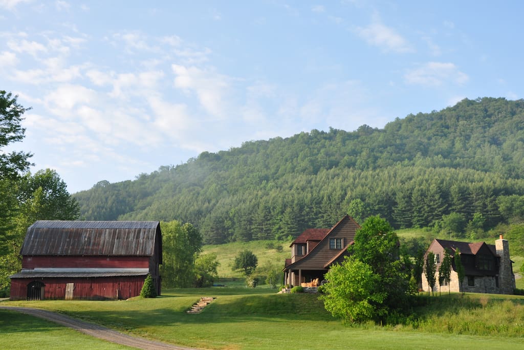 Historic Barn(no animals). Laurel and Willow Cottages share 200 acres.