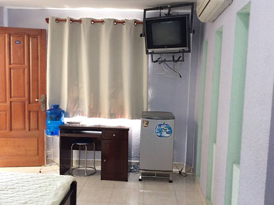 ROOM 3O1 - Room with side window and private bathroom (Normal Double room)