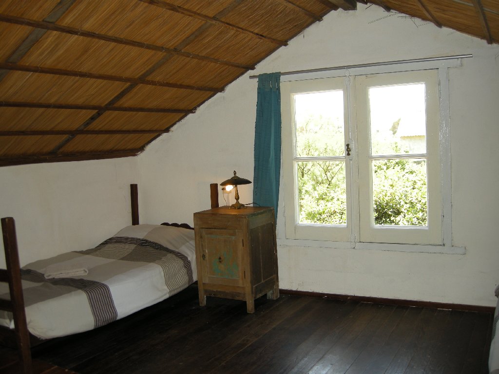 两张1米宽单人床的宿舍