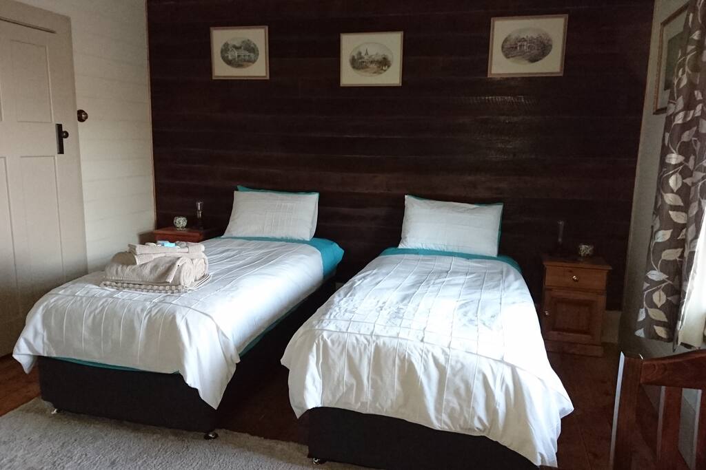 2 single beds