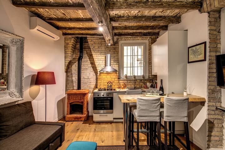 Farnese House in Rome gallery image 4