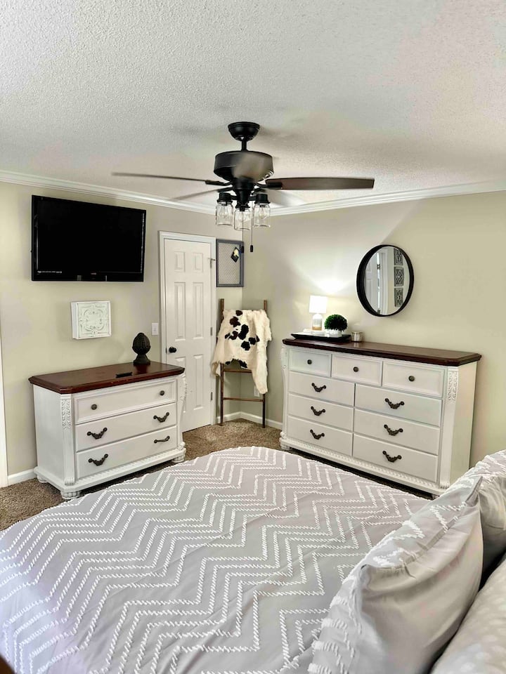 Master Bedroom with King Bed And Walk-in Clothes - Attached Master Bath
With Shower, Jetted tub, and double sink vanity