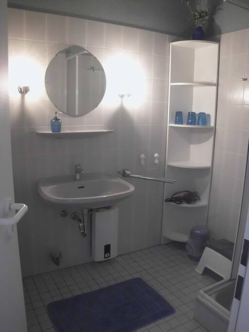 Badezimmer mit Dusche