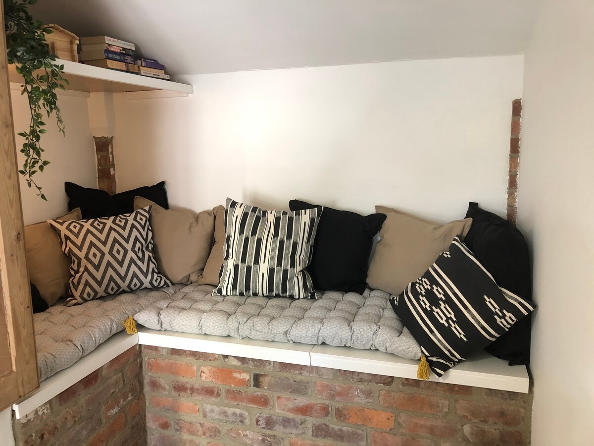 Successful Airbnb property: Cosy hideaway in a historic neighbourhood in Amber Valley
