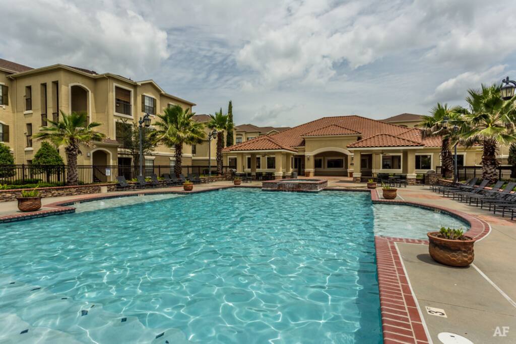 Luxury Gated Condo. Great location. Full amenities Condominiums for
