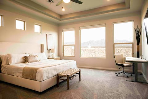 Mountain Views l Desert Retreat l Pet Friendly