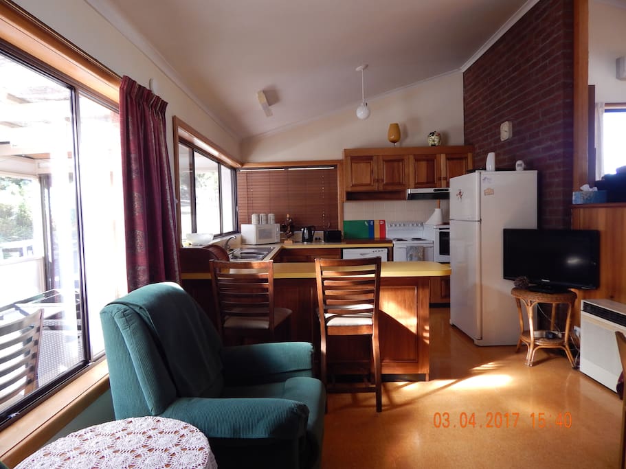 Entrance, kitchen and breakfast area