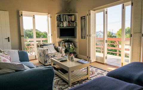 Heligan Studio: Walk to beach & famous cliff path