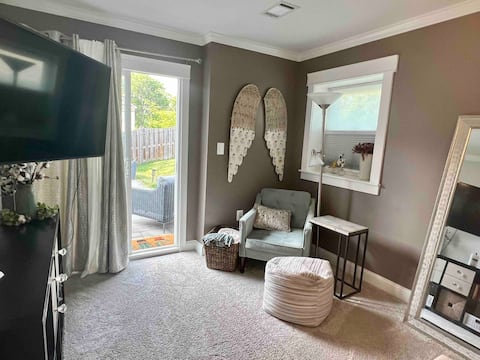 Luxury lockoff. Two bedroom right off the beltway.