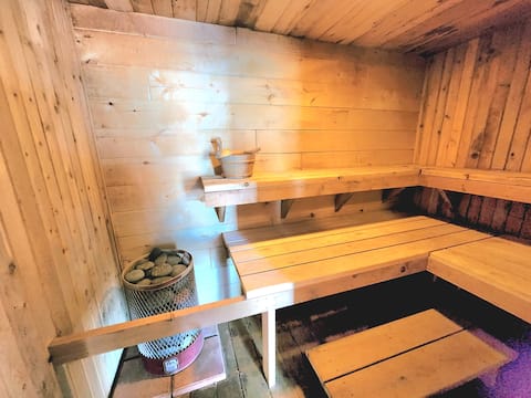 *Private luxury oasis on Torch Lake - Escape now!*