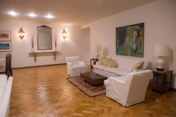 Amplo apartamento em Ipanema 300 m gallery image 4