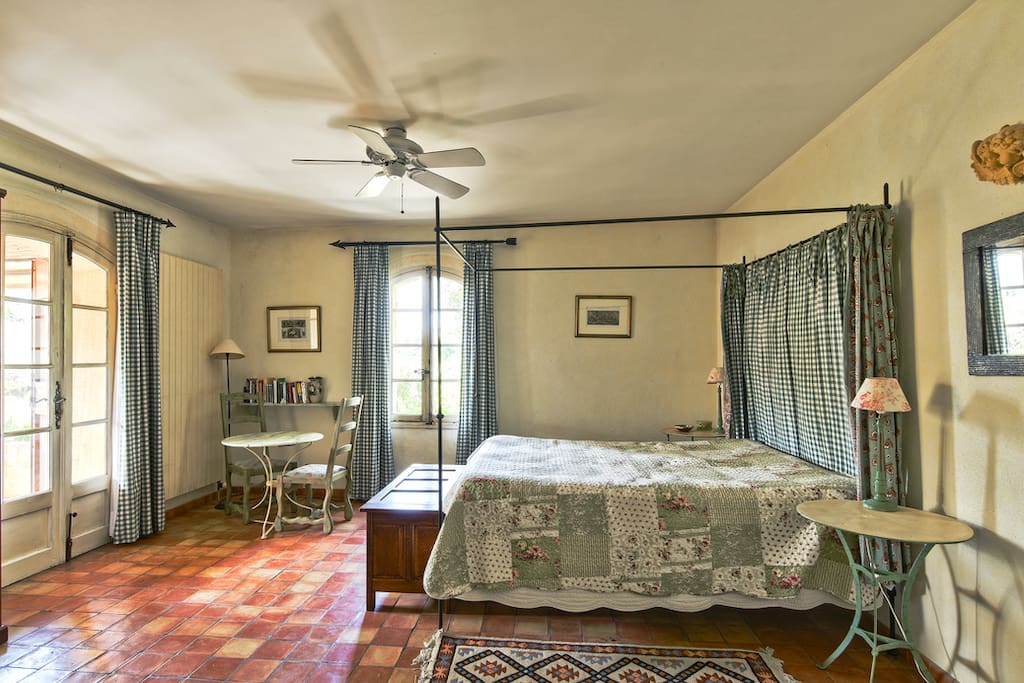 Le Pastis bedroom