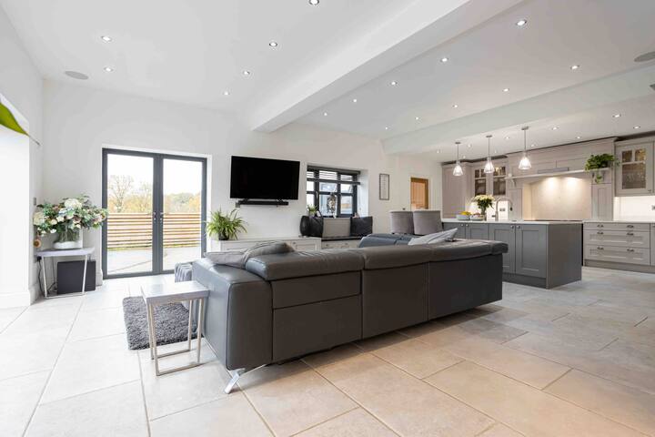 Manchester Luxury Country House Close To The City gallery image 3