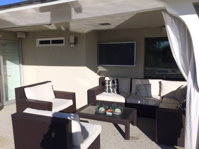 Hollywood Hills with Pool and View! gallery image 4