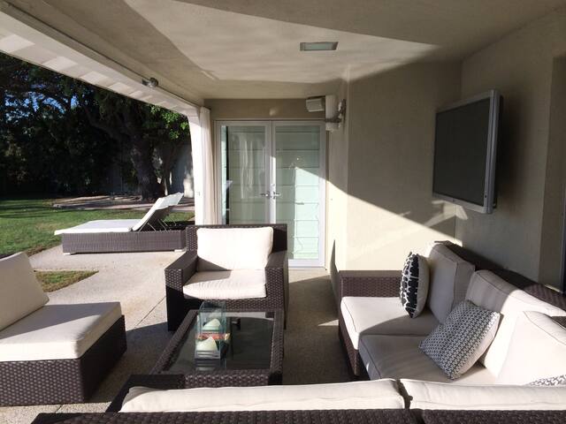 Hollywood Hills with Pool and View! gallery image 5