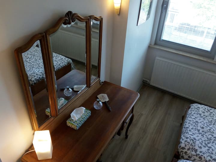 Slaapkamer met 2 eenpersoonsbedden