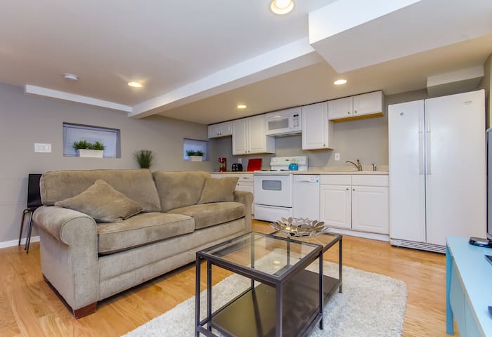 Capitol Hill Federal on Artsy H St