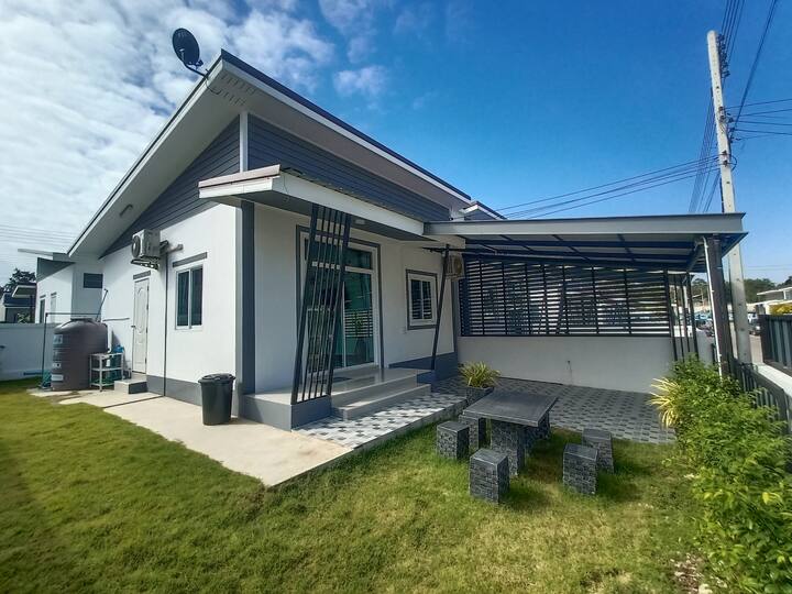 Tanakrit House 2BR 1Bath (5km from Chang Arena)