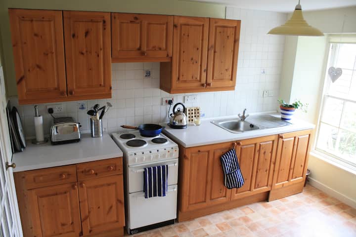 Fountain House: cozy cottage in historic village