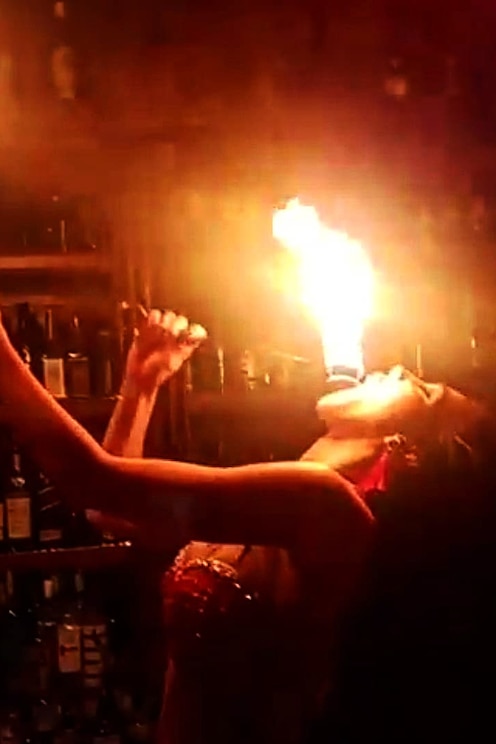 experience.pdp.photo_grid.default_photo_button_alt_text