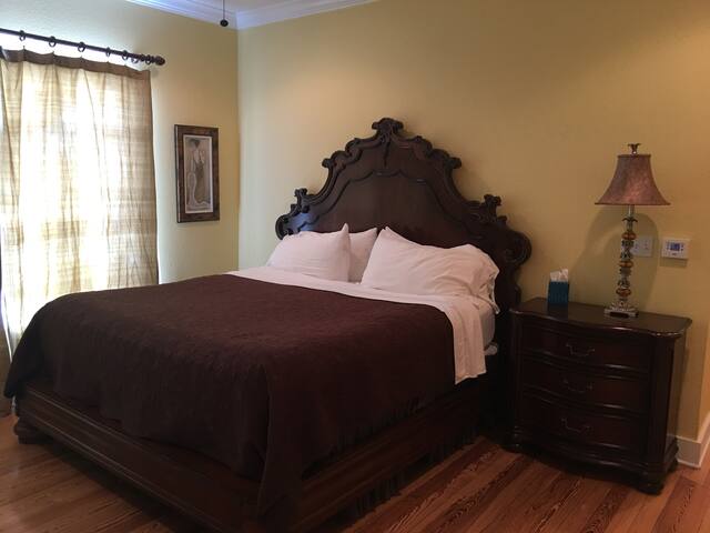 Emigrant's Inn - No. 8 Te Amo Suite