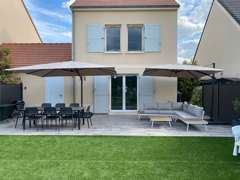 Family home and beautiful garden, 10 km from Paris.