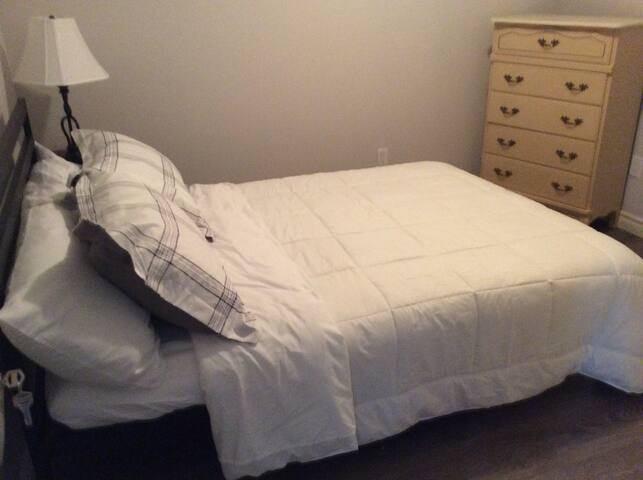 Airbnb Hamilton Vacation Rentals Places To Stay Ontario