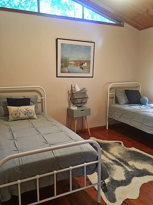 Twin bedroom upstairs
