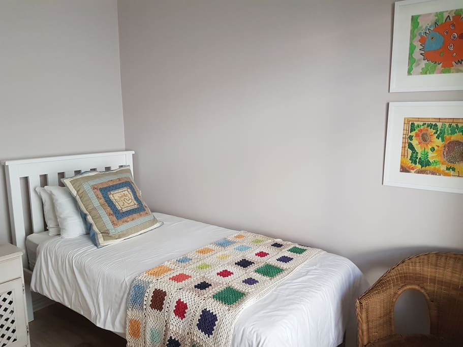 One bedroom with single bed.