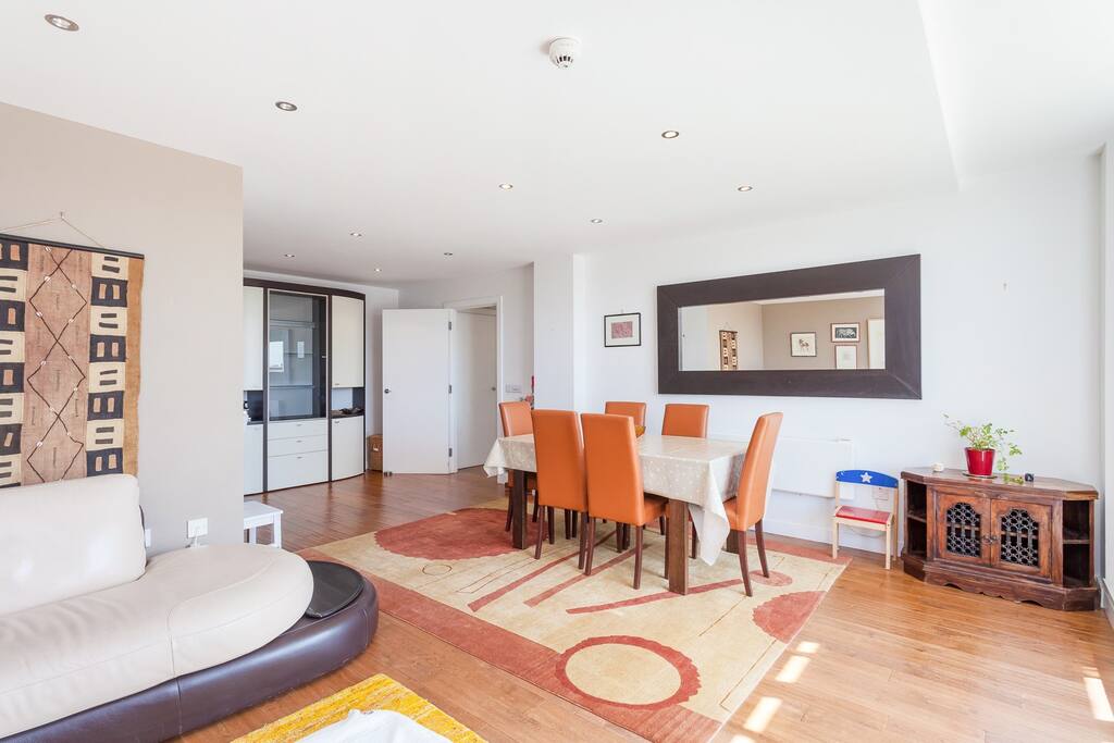 Living area with space for 6