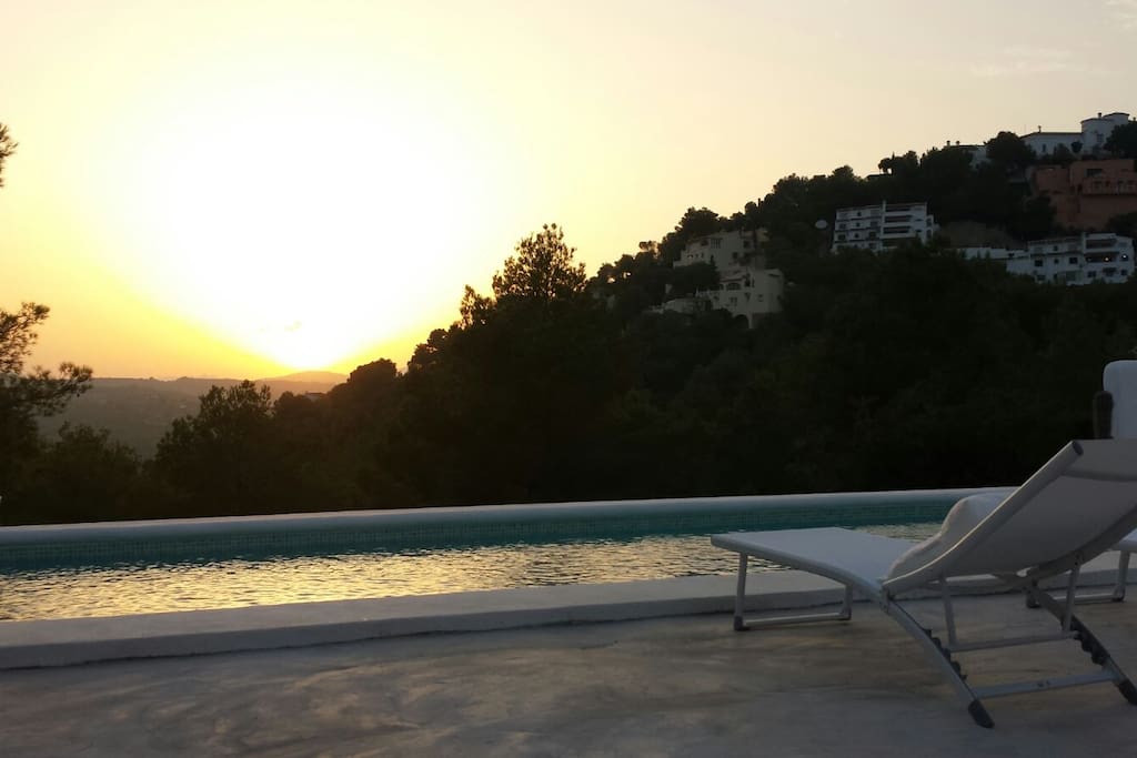 Atardecer desde la piscina
